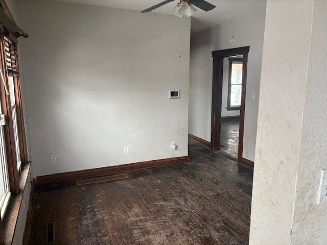 426 S 4th Avenue W, Newton, IA 50208