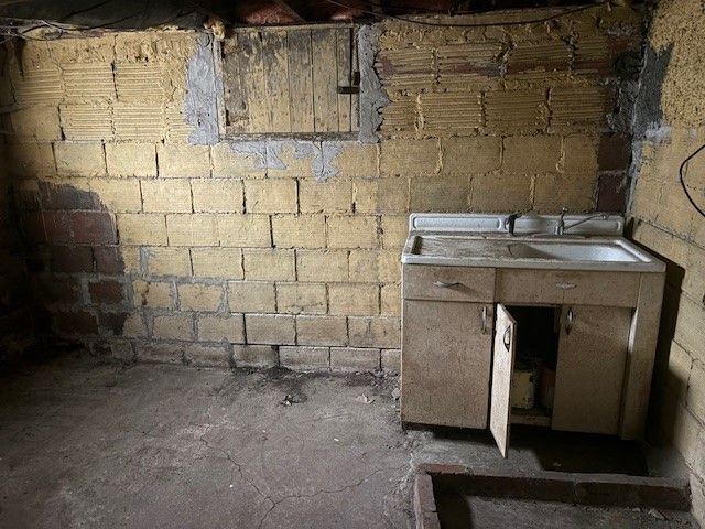 426 S 4th Avenue W, Newton, IA 50208