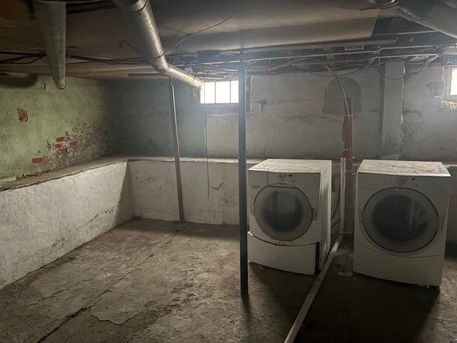 426 S 4th Avenue W, Newton, IA 50208