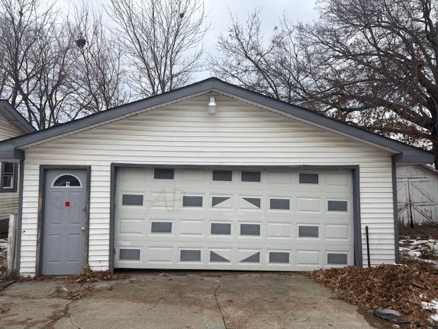 426 S 4th Avenue W, Newton, IA 50208