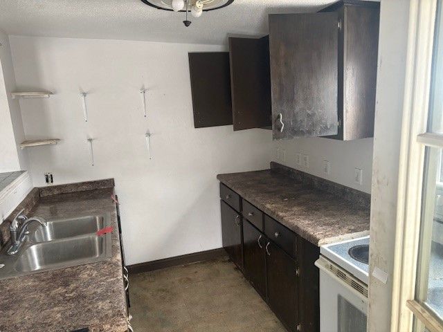 426 S 4th Avenue W, Newton, IA 50208