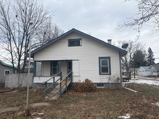 426 S 4th Avenue W, Newton, IA 50208