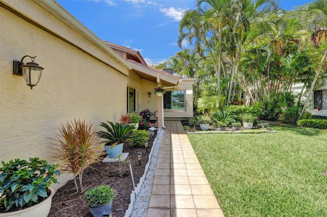 5577 Ainsley Ct, Boynton Beach, FL 33437