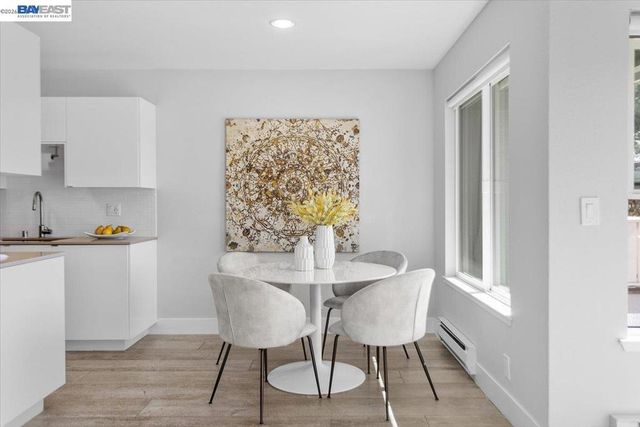 130 Lakeshore Ct, Richmond, CA 94804