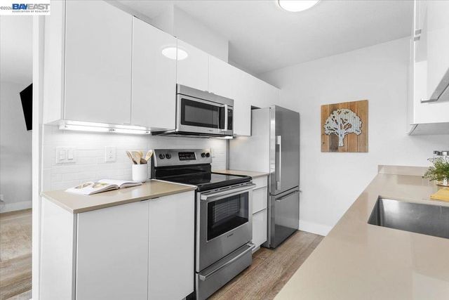 130 Lakeshore Ct, Richmond, CA 94804