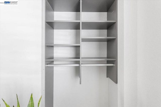 130 Lakeshore Ct, Richmond, CA 94804