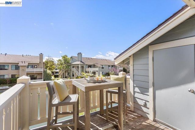 130 Lakeshore Ct, Richmond, CA 94804