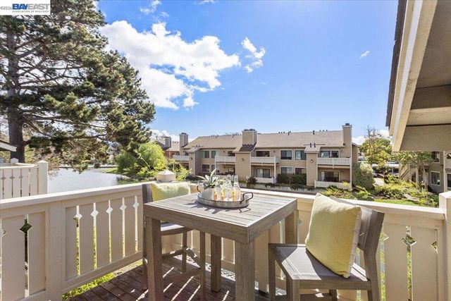 130 Lakeshore Ct, Richmond, CA 94804