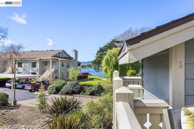 130 Lakeshore Ct, Richmond, CA 94804