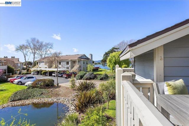 130 Lakeshore Ct, Richmond, CA 94804