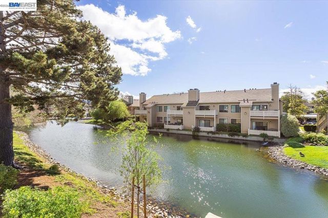 130 Lakeshore Ct, Richmond, CA 94804