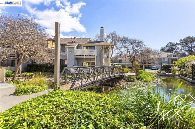 130 Lakeshore Ct, Richmond, CA 94804