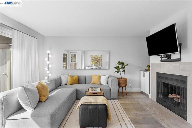 130 Lakeshore Ct, Richmond, CA 94804