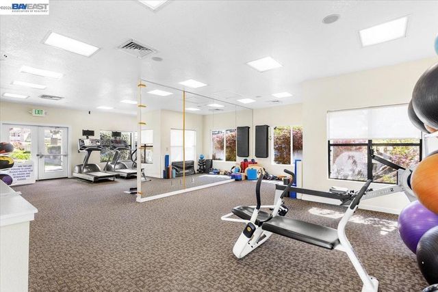 130 Lakeshore Ct, Richmond, CA 94804