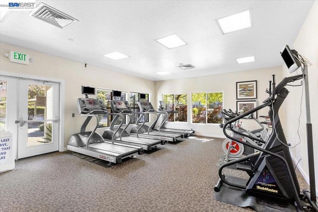 130 Lakeshore Ct, Richmond, CA 94804