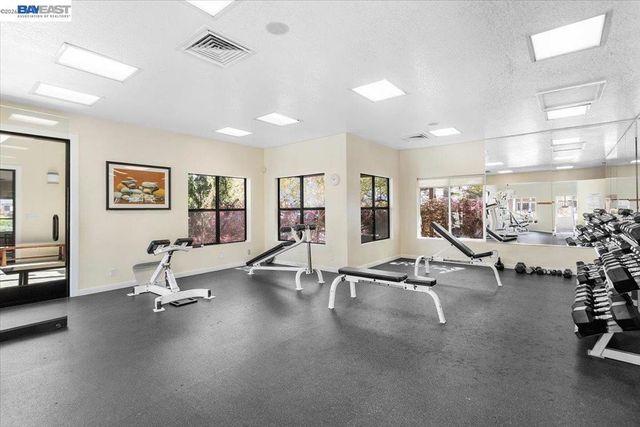 130 Lakeshore Ct, Richmond, CA 94804