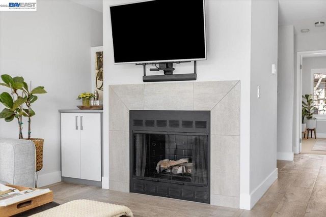 130 Lakeshore Ct, Richmond, CA 94804