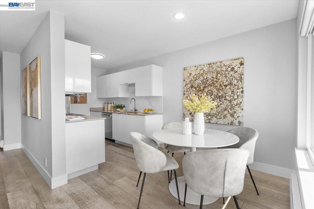 Image 11 of property listing at 130 Lakeshore Ct, Richmond, CA 94804