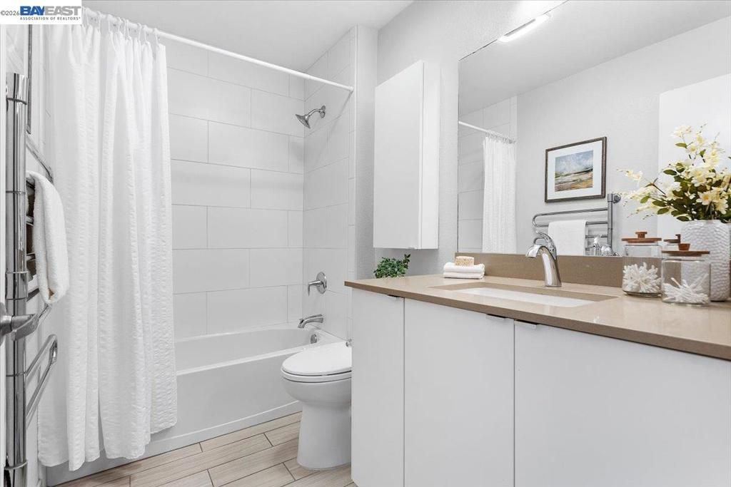 Image 18 of property listing at 130 Lakeshore Ct, Richmond, CA 94804