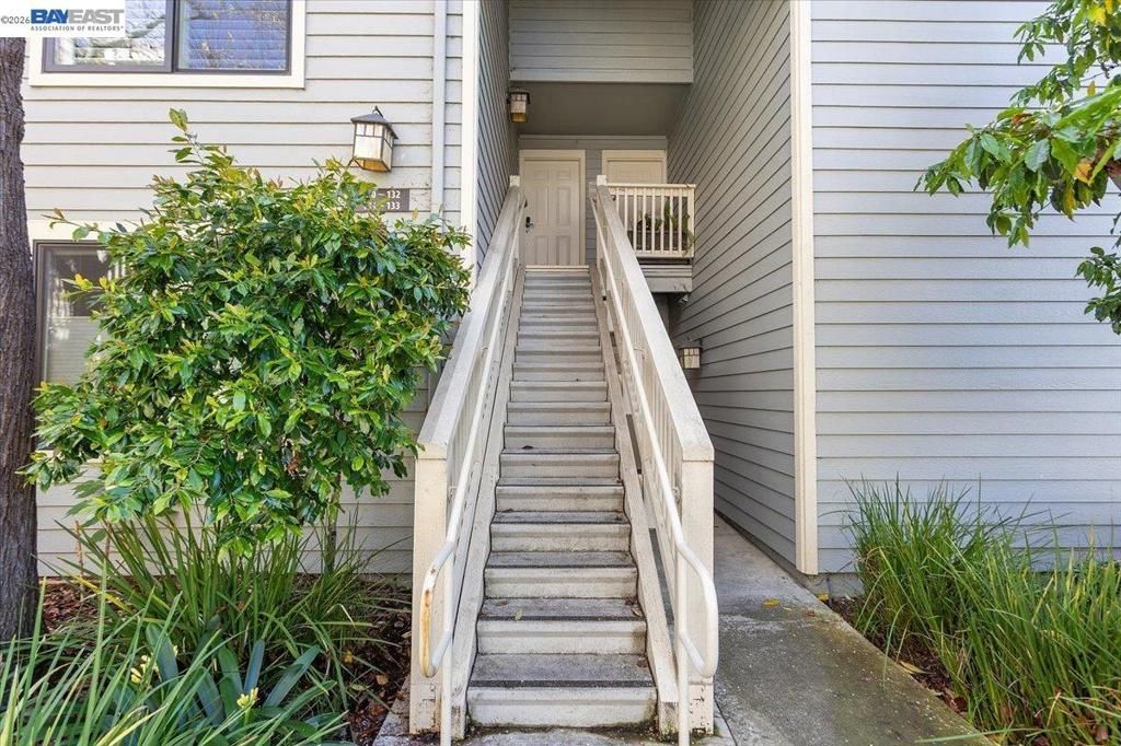 Image 2 of property listing at 130 Lakeshore Ct, Richmond, CA 94804