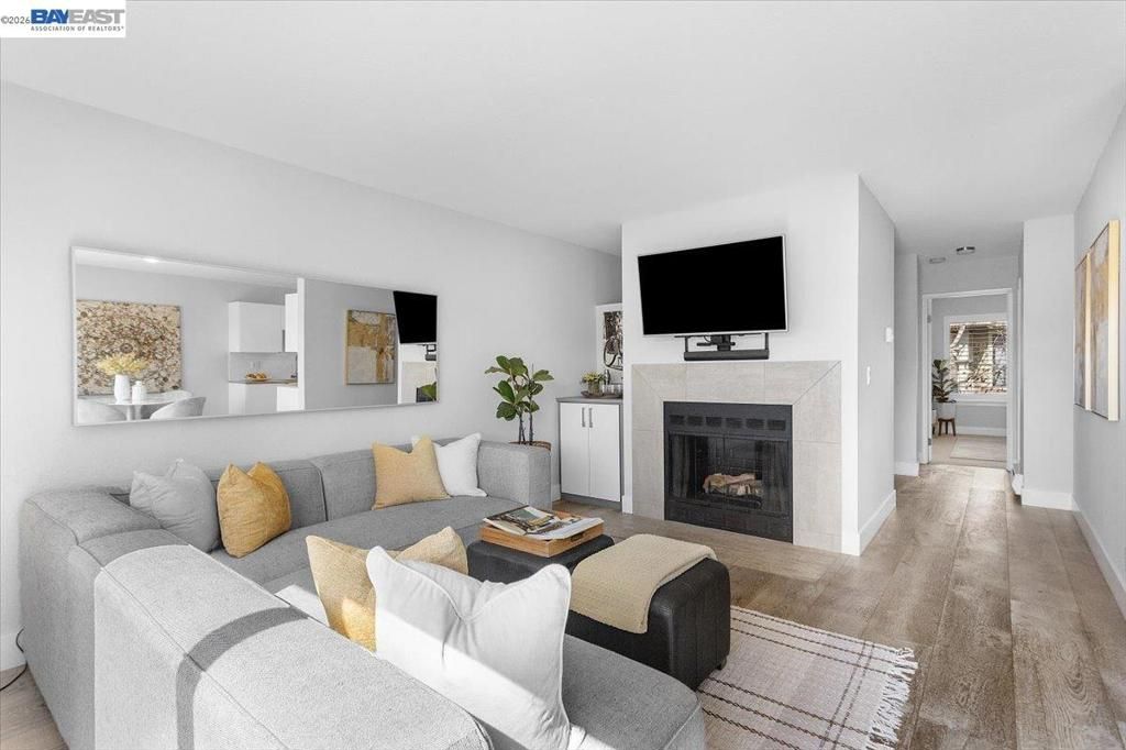 Image 5 of property listing at 130 Lakeshore Ct, Richmond, CA 94804