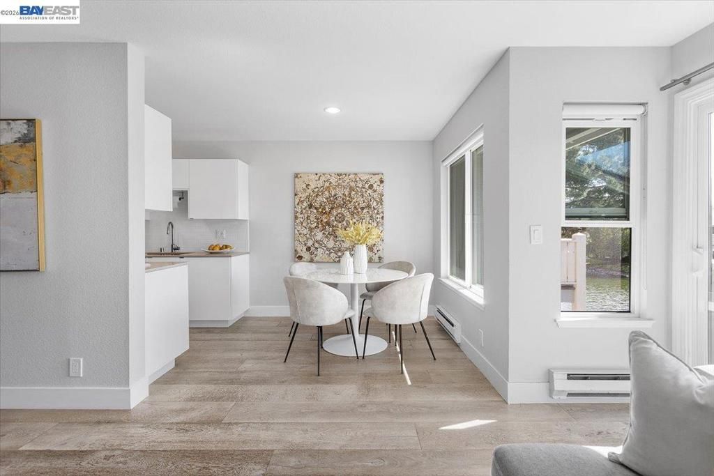 Image 9 of property listing at 130 Lakeshore Ct, Richmond, CA 94804