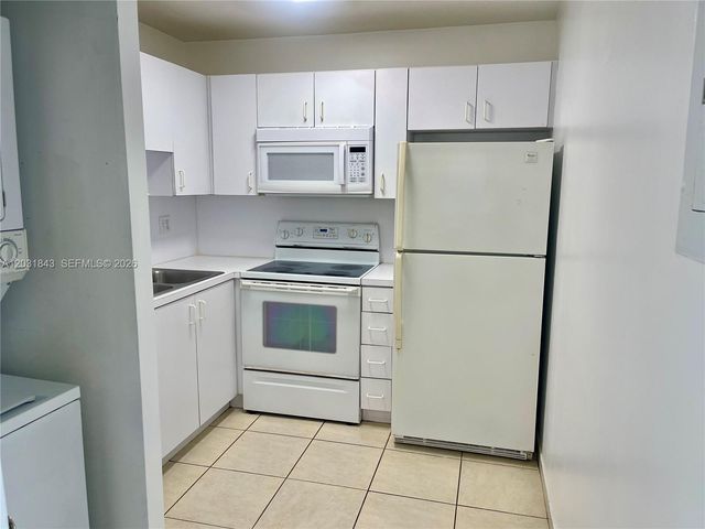 8321 NW 7th Street 1407, Miami, FL 33126