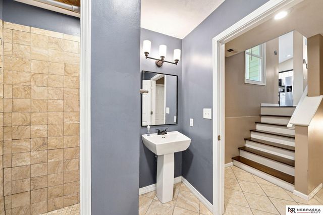 5201 NW 7th Street, Lincoln, NE 68521