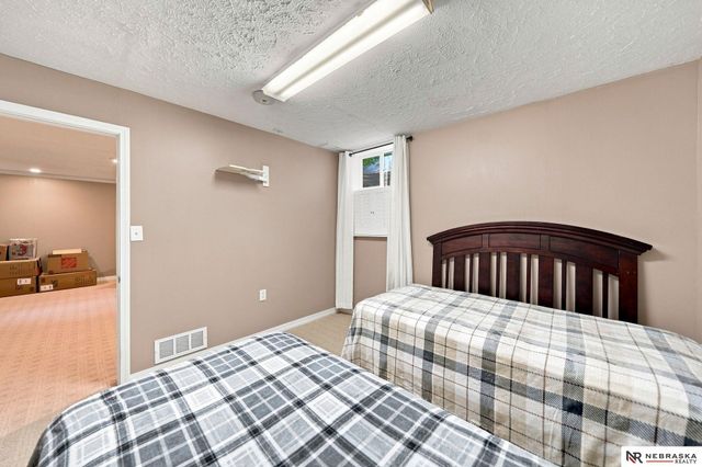 5201 NW 7th Street, Lincoln, NE 68521