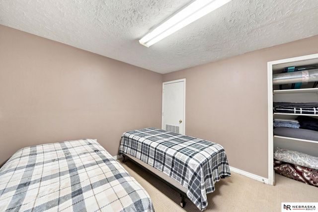 5201 NW 7th Street, Lincoln, NE 68521