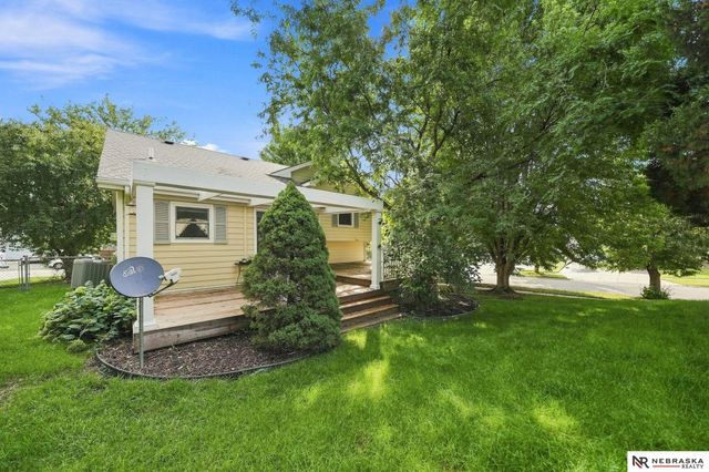 5201 NW 7th Street, Lincoln, NE 68521