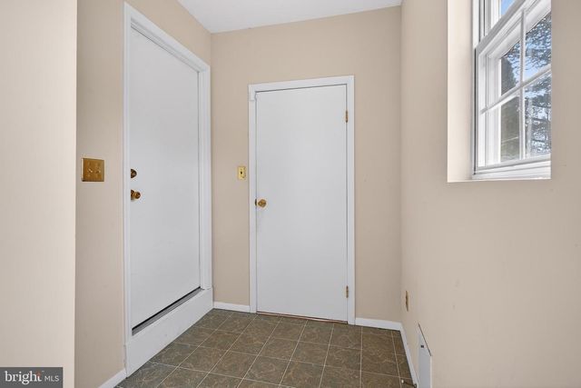 4 LINA DR, New Egypt, NJ 08533