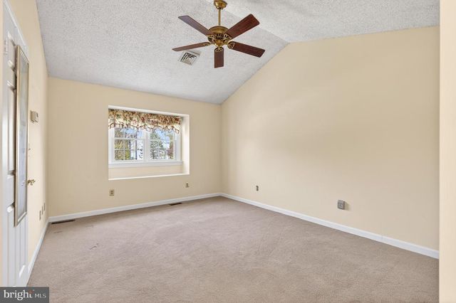 4 LINA DR, New Egypt, NJ 08533