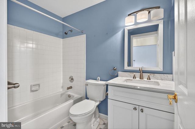 4 LINA DR, New Egypt, NJ 08533