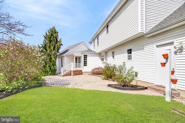 4 LINA DR, New Egypt, NJ 08533