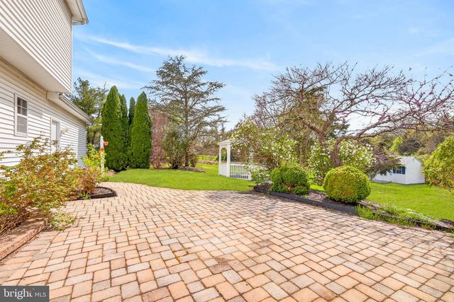 4 LINA DR, New Egypt, NJ 08533