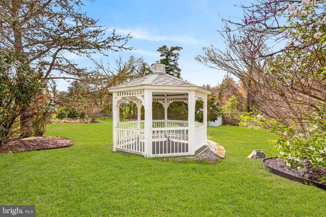 4 LINA DR, New Egypt, NJ 08533