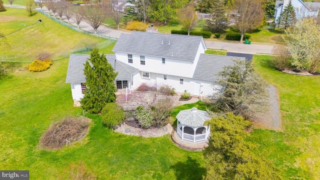 4 LINA DR, New Egypt, NJ 08533