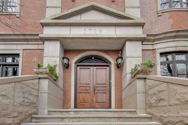 1718 W Wrightwood Avenue, Chicago, IL 60614