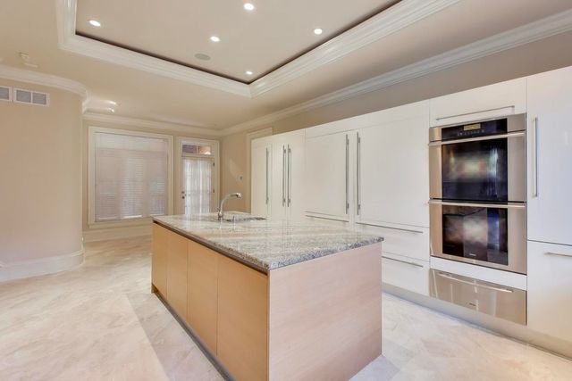1718 W Wrightwood Avenue, Chicago, IL 60614