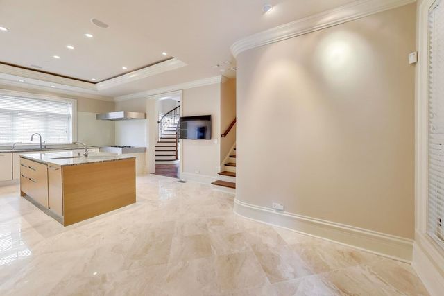 1718 W Wrightwood Avenue, Chicago, IL 60614