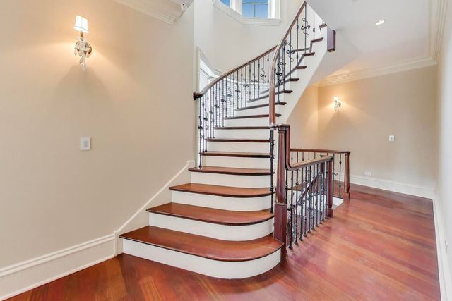 1718 W Wrightwood Avenue, Chicago, IL 60614