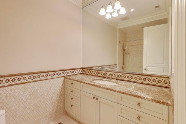 1718 W Wrightwood Avenue, Chicago, IL 60614