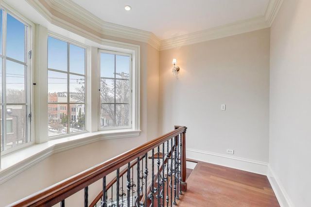 1718 W Wrightwood Avenue, Chicago, IL 60614