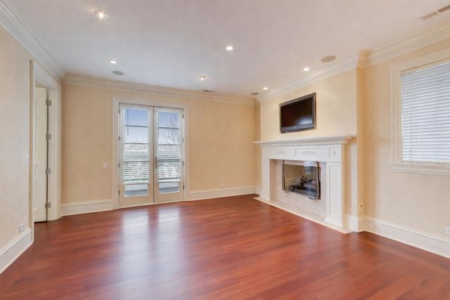 1718 W Wrightwood Avenue, Chicago, IL 60614