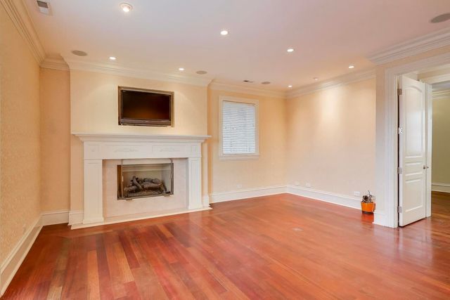 1718 W Wrightwood Avenue, Chicago, IL 60614