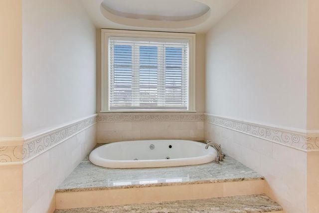 1718 W Wrightwood Avenue, Chicago, IL 60614
