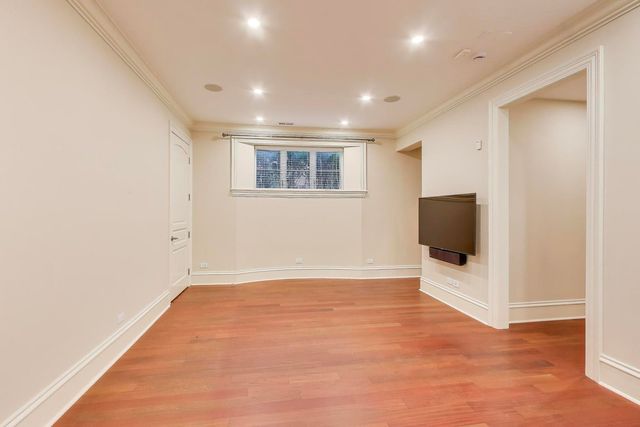 1718 W Wrightwood Avenue, Chicago, IL 60614