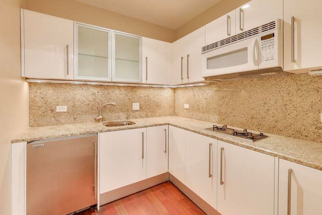 1718 W Wrightwood Avenue, Chicago, IL 60614