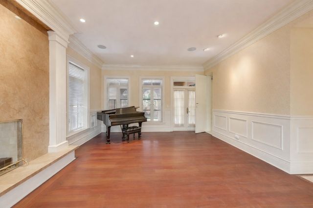 1718 W Wrightwood Avenue, Chicago, IL 60614